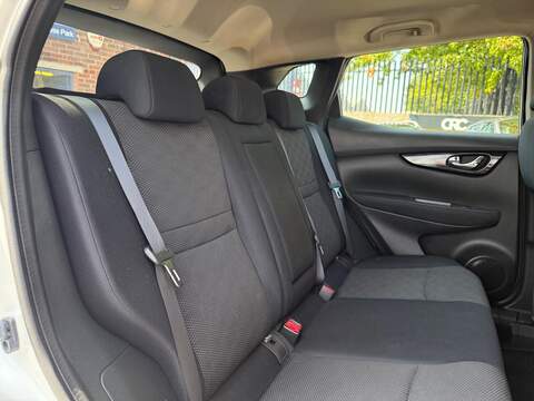 Nissan Qashqai Qashqai Acenta SUV 1 Manual Diesel - U229