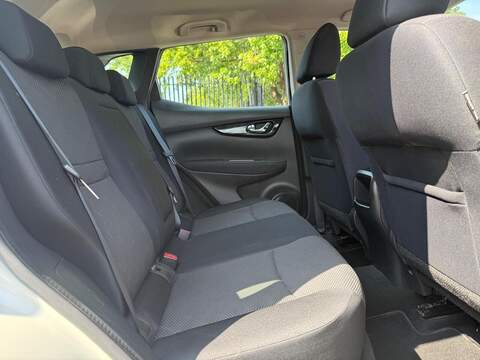 Nissan Qashqai Qashqai Acenta SUV 1 Manual Diesel - U229