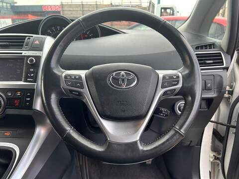 Toyota Verso 2.0 D-4D Excel MPV 5dr Diesel Manual Euro 5 (126 ps) - U232