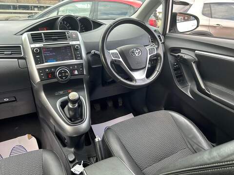Toyota Verso 2.0 D-4D Excel MPV 5dr Diesel Manual Euro 5 (126 ps) - U232