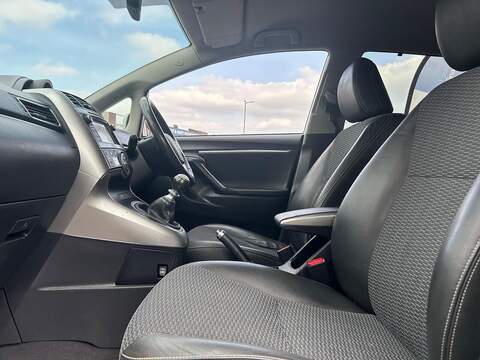 Toyota Verso 2.0 D-4D Excel MPV 5dr Diesel Manual Euro 5 (126 ps) - U232