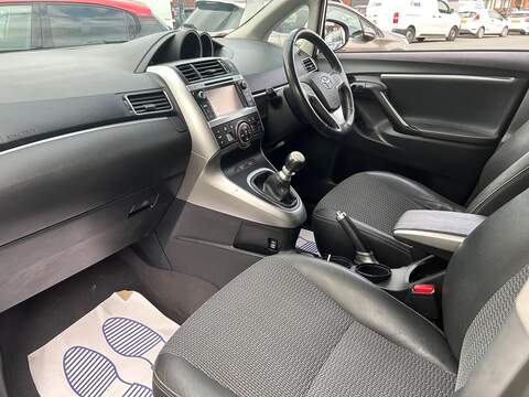 Toyota Verso 2.0 D-4D Excel MPV 5dr Diesel Manual Euro 5 (126 ps) - U232