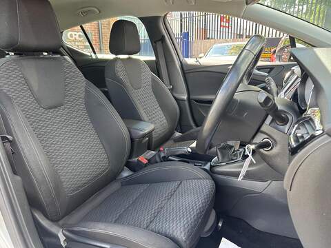Vauxhall Astra 1.4i Turbo SRi Nav Hatchback 5dr Petrol Manual Euro 6 (s/s) (150 ps) - U247