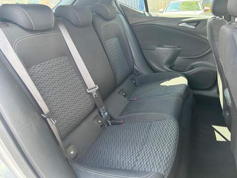 Vauxhall Astra 1.4i Turbo SRi Nav Hatchback 5dr Petrol Manual Euro 6 (s/s) (150 ps) - U247