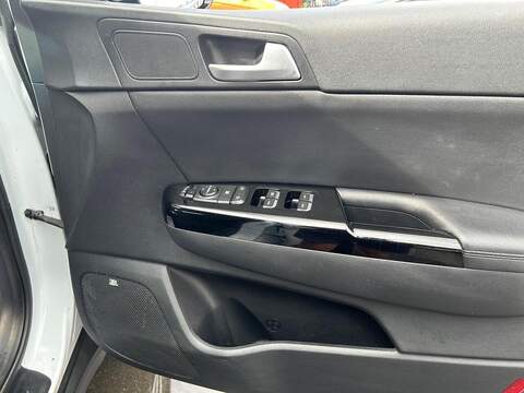 Kia Sportage 2.0 CRDi KX-3 SUV 5dr Diesel Manual AWD Euro 6 (134 bhp) - U250