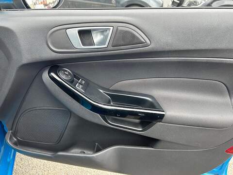 Ford Fiesta Fiesta 1.0T EcoBoost Zetec Euro 6 (s/s) 5dr - U26