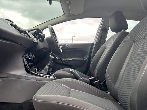 Ford Fiesta Fiesta 1.0T EcoBoost Zetec Euro 6 (s/s) 5dr - U26