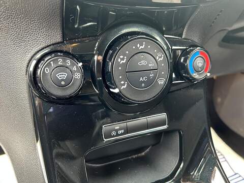 Ford Fiesta Fiesta 1.0T EcoBoost Zetec Euro 6 (s/s) 5dr - U26