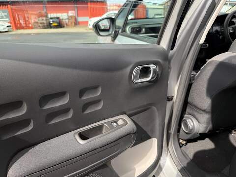 Citroen C3 1.2 PureTech Feel Hatchback 5dr Petrol Manual Euro 6 (82 ps) - U262