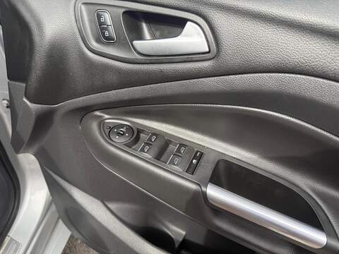 Ford Kuga 2.0 TDCi EcoBlue ST-Line SUV 5dr Diesel Manual Euro 6 (s/s) (150 ps) - U273