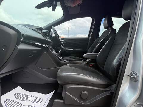 Ford Kuga 2.0 TDCi EcoBlue ST-Line SUV 5dr Diesel Manual Euro 6 (s/s) (150 ps) - U273