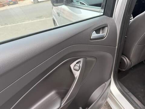 Ford Kuga 2.0 TDCi EcoBlue ST-Line SUV 5dr Diesel Manual Euro 6 (s/s) (150 ps) - U273