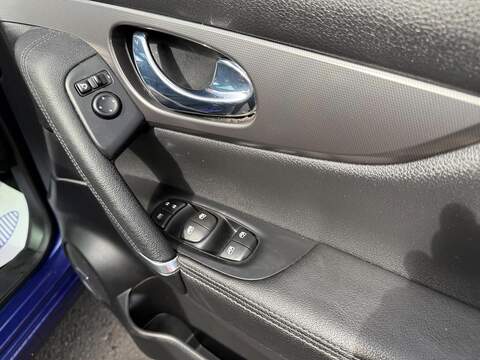 Nissan Qashqai 1.5 dCi Tekna SUV 5dr Diesel Manual Euro 6 (s/s) (110 ps) - U285