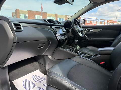 Nissan Qashqai 1.5 dCi Tekna SUV 5dr Diesel Manual Euro 6 (s/s) (110 ps) - U285
