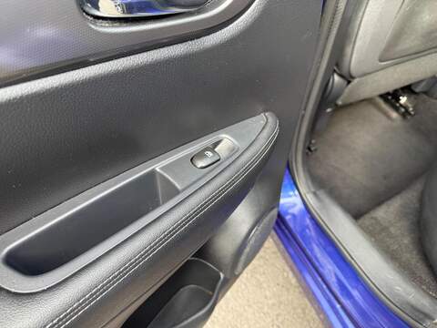 Nissan Qashqai 1.5 dCi Tekna SUV 5dr Diesel Manual Euro 6 (s/s) (110 ps) - U285