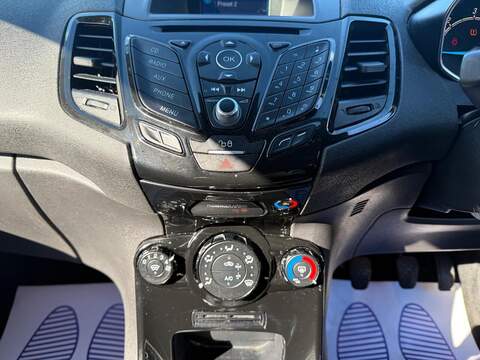 Ford Fiesta 1.5 TDCi Zetec Hatchback 5dr Diesel Manual Euro 6 (75 ps) - U292