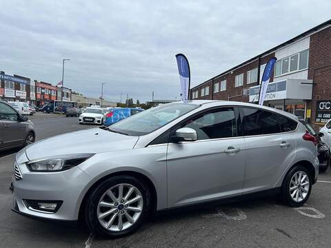 Ford Focus Focus Titanium Hatchback 0 Manual Petrol - U298