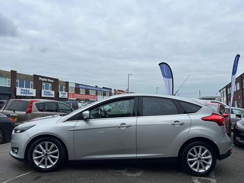 Ford Focus Focus Titanium Hatchback 0 Manual Petrol - U298