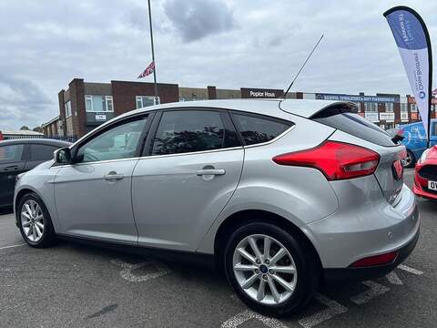 Ford Focus Focus Titanium Hatchback 0 Manual Petrol - U298