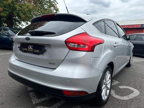 Ford Focus Focus Titanium Hatchback 0 Manual Petrol - U298
