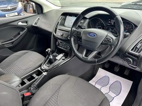 Ford Focus Focus Titanium Hatchback 0 Manual Petrol - U298