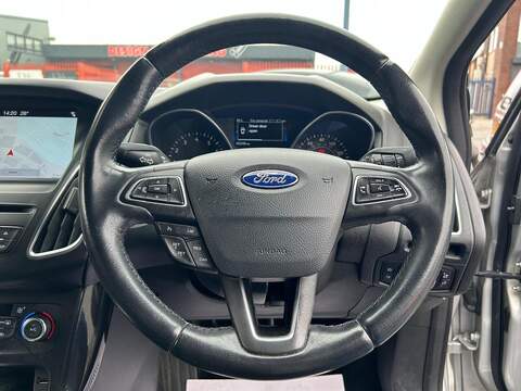 Ford Focus Focus Titanium Hatchback 0 Manual Petrol - U298