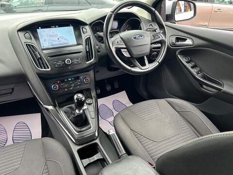 Ford Focus Focus Titanium Hatchback 0 Manual Petrol - U298