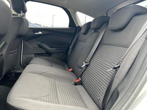 Ford Focus Focus Titanium Hatchback 0 Manual Petrol - U298