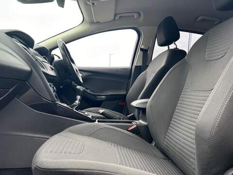 Ford Focus Focus Titanium Hatchback 0 Manual Petrol - U298