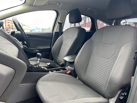 Ford Focus Focus Titanium Hatchback 0 Manual Petrol - U298