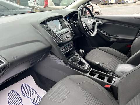 Ford Focus Focus Titanium Hatchback 0 Manual Petrol - U298
