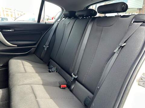 BMW 1 Series 1.5 116d SE Business Hatchback 5dr Diesel Manual Euro 6 (s/s) (116 ps) - U302