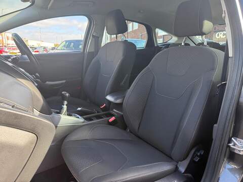 Ford Focus 1.0T EcoBoost Zetec Hatchback 5dr Petrol Manual Euro 6 (s/s) (125 ps) - U312