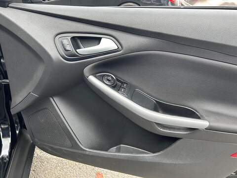 Ford Focus 1.0T EcoBoost Zetec Edition Hatchback 5dr Petrol Manual Euro 6 (s/s) (125 ps) - U313