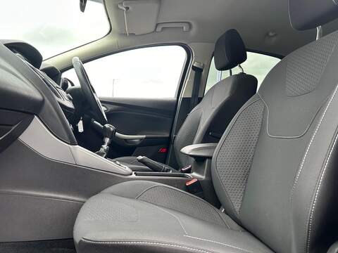 Ford Focus 1.0T EcoBoost Zetec Edition Hatchback 5dr Petrol Manual Euro 6 (s/s) (125 ps) - U313