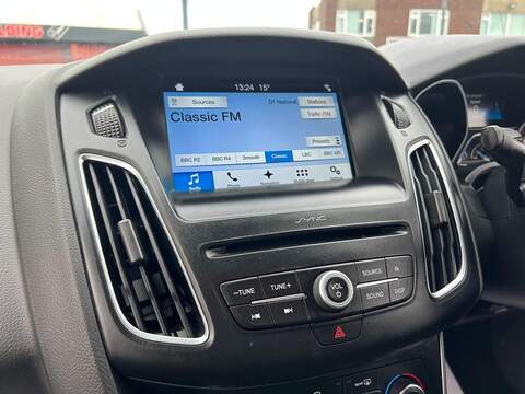 Ford Focus 1.0T EcoBoost Zetec Edition Hatchback 5dr Petrol Manual Euro 6 (s/s) (125 ps) - U313