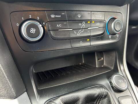 Ford Focus 1.0T EcoBoost Zetec Edition Hatchback 5dr Petrol Manual Euro 6 (s/s) (125 ps) - U313