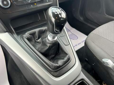 Ford Focus 1.0T EcoBoost Zetec Edition Hatchback 5dr Petrol Manual Euro 6 (s/s) (125 ps) - U313