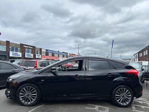 Ford Focus 1.5 TDCi ST-Line Hatchback 5dr Diesel Manual Euro 6 (s/s) (120 ps) - U314