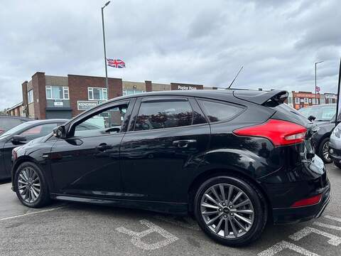 Ford Focus 1.5 TDCi ST-Line Hatchback 5dr Diesel Manual Euro 6 (s/s) (120 ps) - U314