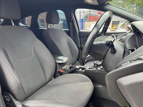 Ford Focus 1.5 TDCi ST-Line Hatchback 5dr Diesel Manual Euro 6 (s/s) (120 ps) - U314