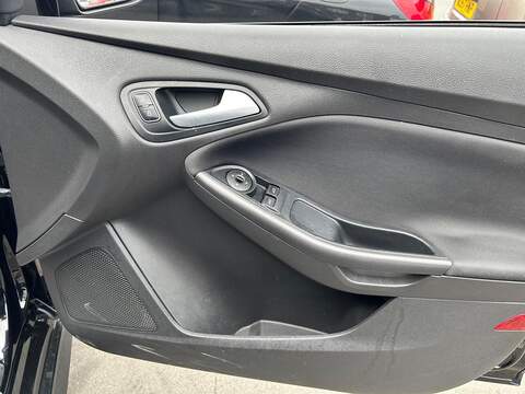 Ford Focus 1.5 TDCi ST-Line Hatchback 5dr Diesel Manual Euro 6 (s/s) (120 ps) - U314