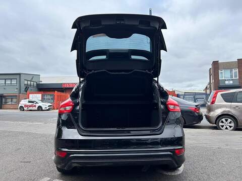 Ford Focus 1.5 TDCi ST-Line Hatchback 5dr Diesel Manual Euro 6 (s/s) (120 ps) - U314