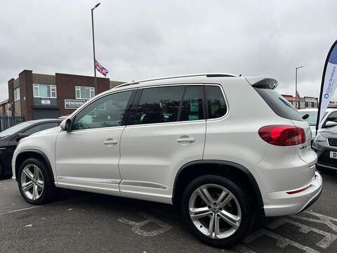 Volkswagen Tiguan 2.0 TDI BlueMotion Tech R-Line SUV 5dr Diesel Manual 4WD Euro 5 (s/s) (140 ps) - U316