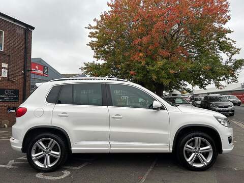 Volkswagen Tiguan 2.0 TDI BlueMotion Tech R-Line SUV 5dr Diesel Manual 4WD Euro 5 (s/s) (140 ps) - U316