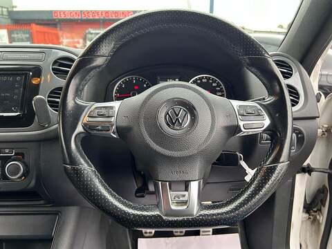 Volkswagen Tiguan 2.0 TDI BlueMotion Tech R-Line SUV 5dr Diesel Manual 4WD Euro 5 (s/s) (140 ps) - U316