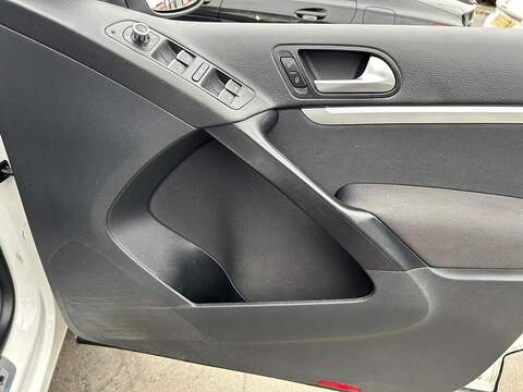 Volkswagen Tiguan 2.0 TDI BlueMotion Tech R-Line SUV 5dr Diesel Manual 4WD Euro 5 (s/s) (140 ps) - U316