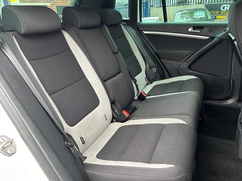 Volkswagen Tiguan 2.0 TDI BlueMotion Tech R-Line SUV 5dr Diesel Manual 4WD Euro 5 (s/s) (140 ps) - U316