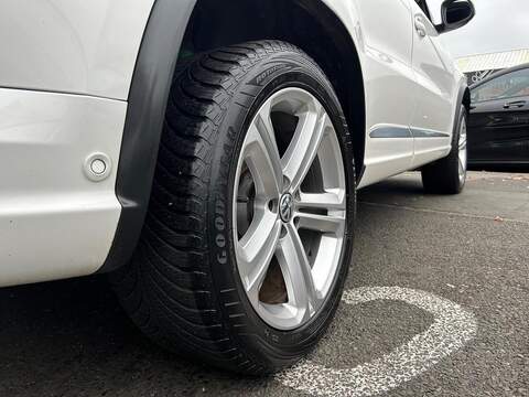 Volkswagen Tiguan 2.0 TDI BlueMotion Tech R-Line SUV 5dr Diesel Manual 4WD Euro 5 (s/s) (140 ps) - U316