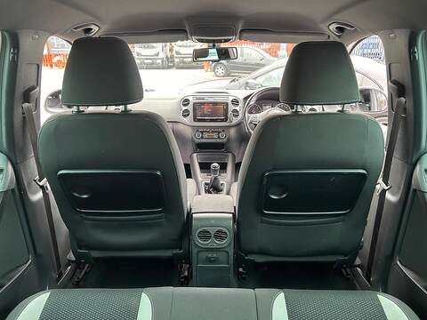 Volkswagen Tiguan 2.0 TDI BlueMotion Tech R-Line SUV 5dr Diesel Manual 4WD Euro 5 (s/s) (140 ps) - U316